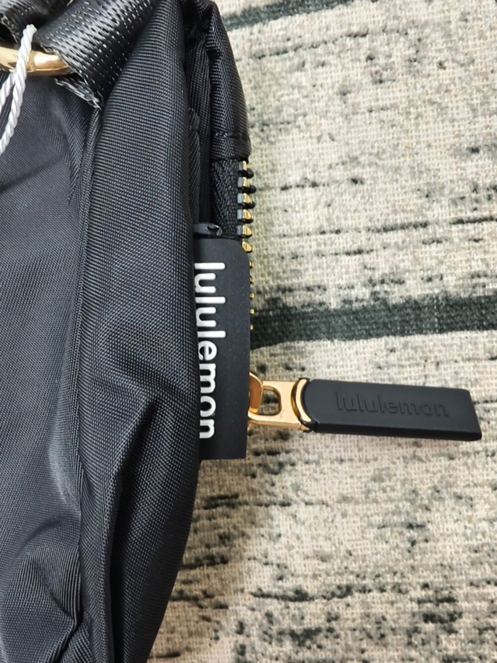 Lululemon - All Night Festival Bag - Micro 2L - Black/Gold - Picture 2 of 6